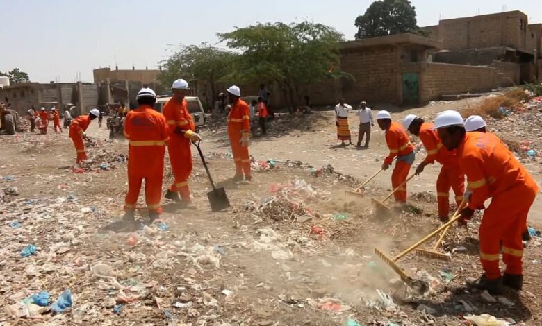 الحديدة.. تدشين حملة لتنظيف شوارع حيس ضمن خطة لتحسين البيئة الصحية