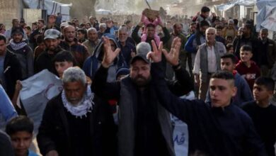 آلاف الفلسطينيين يخرجون بمسيرات احتجاجية ضد الحرب وحركة حماس في غزة