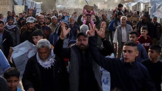 آلاف الفلسطينيين يخرجون بمسيرات احتجاجية ضد الحرب وحركة حماس في غزة