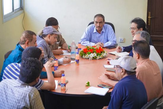 نائب محافظ شبوة يبحث أزمة نقص الغاز المنزلي ويؤكد على تعزيز الرقابة التموينية 1 نائب محافظ شبوة يبحث أزمة نقص الغاز المنزلي ويؤكد على تعزيز الرقابة التموينية