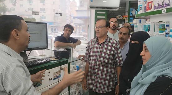عدن.. حملة رقابية لضبط أسعار الدواء تواكب تعافي العملة المحلية 1 عدن.. حملة رقابية لضبط أسعار الدواء تواكب تعافي العملة المحلية