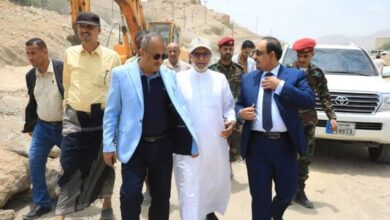 محافظ حضرموت يتفقد جاهزية المكلا لمواجهة تقلبات الطقس والأمطار المرتقبة