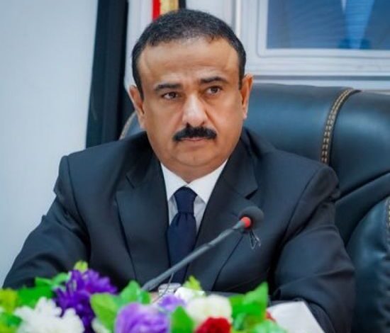محافظ شبوة يدعو الغذاء العالمي لتوسيع نطاق تدخله الإنساني ليشمل مديريات المحافظة