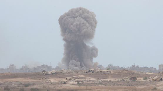 الاحتلال الإسرائيلي يقصف مبنى في غزة 1 الاحتلال الإسرائيلي يقصف مبنى في غزة
