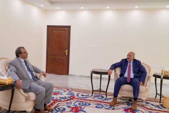 الزُبيدي يؤكد أولوية تحرير البيضاء ويجدد استعداد الجنوب لدعم معركة استعادة الشمال