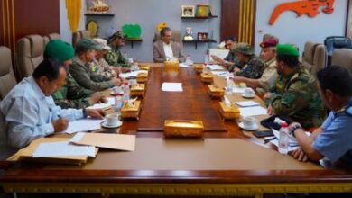 محافظ عدن يترأس اجتماعاً أمنياً موسعاً لمناقشة التطورات ورفع الجاهزية وتعزيز الانضباط الأمني