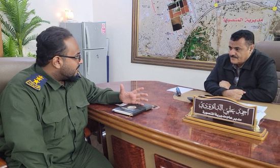 مأمور المنصورة يناقش تعزيز إجراءات تأمين المرافق الحكومية في المديرية