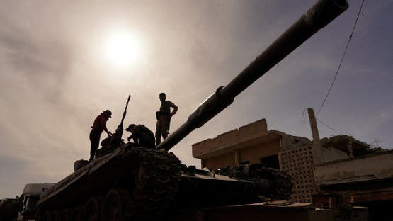الجيش السوري يرصد تعزيزات لحزب الله على الحدود مع لبنان بعد سقوط قذائف 1 الجيش السوري يرصد تعزيزات لحزب الله على الحدود مع لبنان بعد سقوط قذائف
