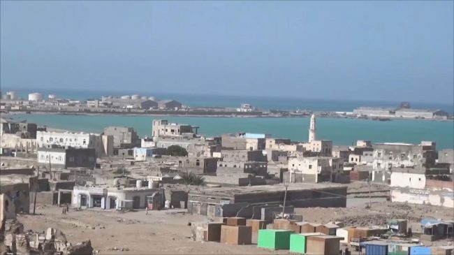 في بلاغ لأمن المخا.. هذا ما حصل لـ3 من أبناء موزع بمنطقة المحجر 1 في بلاغ لأمن المخا.. هذا ما حصل لـ3 من أبناء موزع بمنطقة المحجر