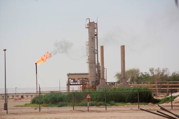 شركة صافر النفطية تُدشن العمل بأنبوب الغاز الجديد لإنعاش الآبار الميتة 1 شركة صافر النفطية تُدشن العمل بأنبوب الغاز الجديد لإنعاش الآبار الميتة