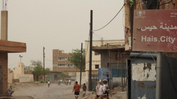 مليشيات الحوثي تقصف بالاسلحة الثقيلة مدينة حيس