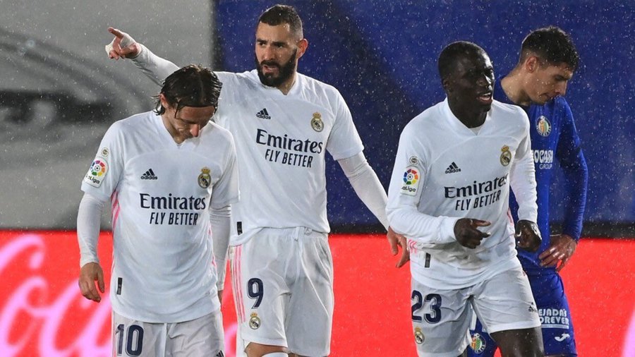 بنزيمة وميندي ينقذان ريال مدريد من مأزق خيتافي