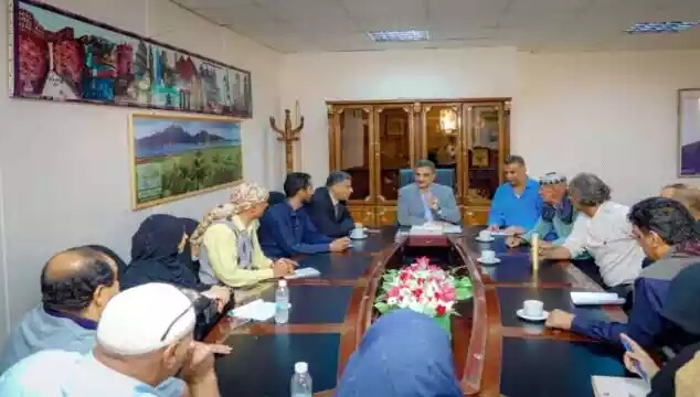 محافظ عدن يؤكد مواصلة الجهود لإنهاء أزمات المعلمين 1 محافظ عدن يؤكد مواصلة الجهود لإنهاء أزمات المعلمين