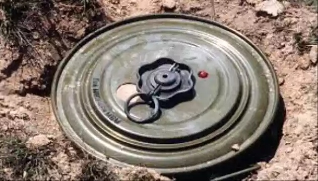 مقتل مواطن بإنفجار لغم زرعته مليشيا الحوثي في نهم شرقي صنعاء 1 مقتل مواطن بإنفجار لغم زرعته مليشيا الحوثي في نهم شرقي صنعاء