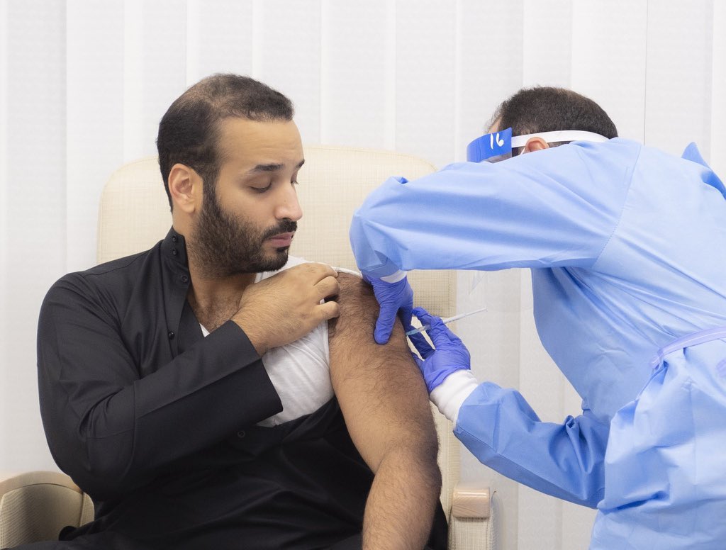 ولي العهد السعودي يتلقى الجرعة الاولى من لقاح كورونا (صورة) 1 محمد بن سلمان يتلقى الجرعة الاولى من لقاح كورونا