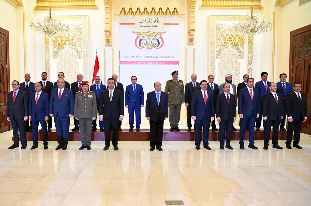 أول تعليق من الرئيس هادي عقب أداء الحكومة الجديدة اليمين الدستورية 1 أول تعليق من الرئيس هادي عقب أداء الحكومة الجديدة اليمين الدستورية