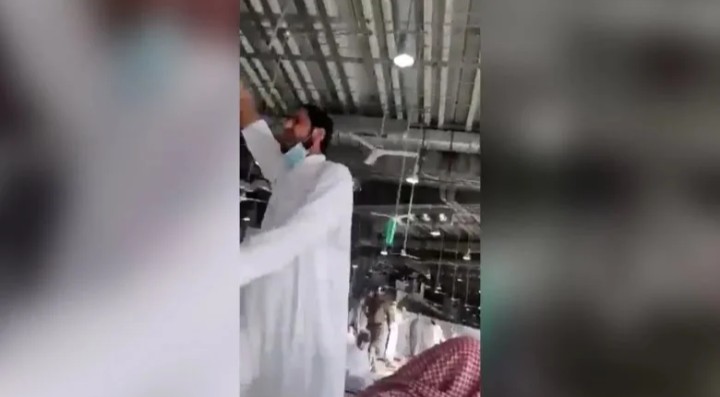 السعودية.. ضبط مسلحا داخل الحرم المكي كان يردد عبارات مؤيدة للإرهاب 1 السعودية.. ضبط مسلحا داخل الحرم المكي كان يردد عبارات مؤيدة للإرهاب