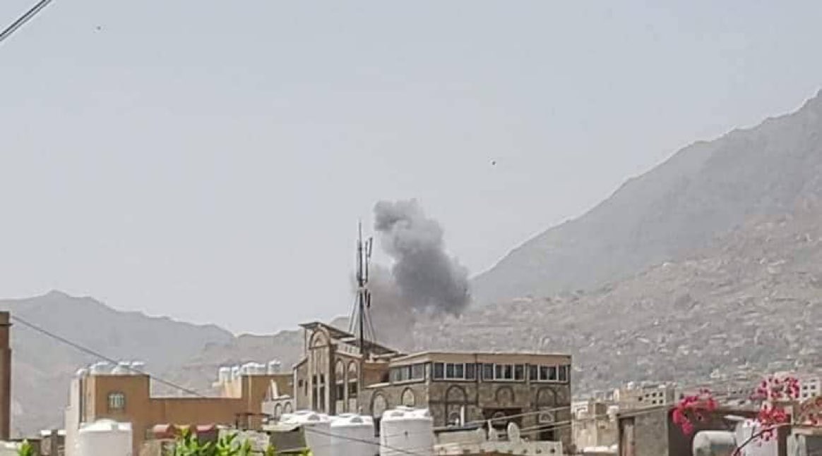 مسيّرات مفخخة.. مليشيا الحوثي تستهدف مواقع عسكرية بتعز