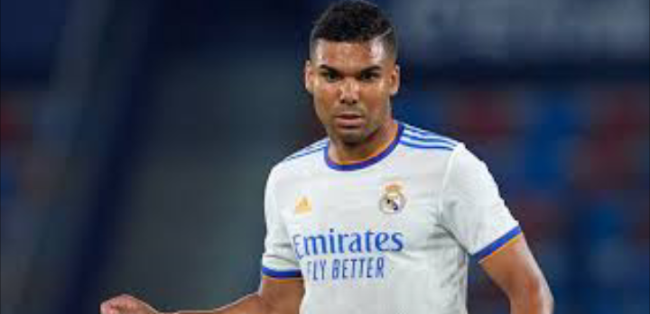 رسمياً.. ريال مدريد يعلن رحيل كاسيميرو إلى مانشستر يونايتد