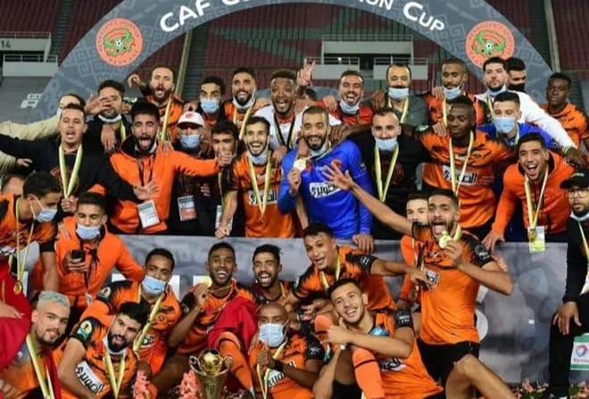 نهضة بركان يتوج بكأس السوبر الأفريقي بعد إنتصاره على فريق الوداد الرياضي