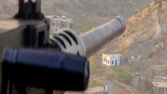 بالمدفعية.. القوات الحكوميه تستهدف تعزيزات وتجمعات لمليشيا الحوثي في تعز