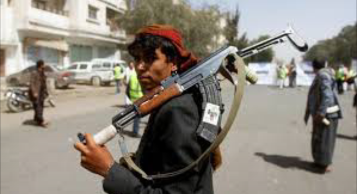 مسلحون حوثيون يطلقون النار على شاب عشريني أمام والده في ذمار