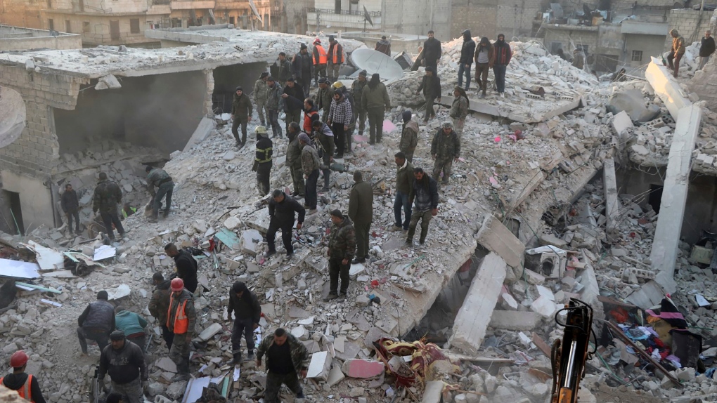 سوريا .. انهيار مبنى يودي بحياة 16 شخصا في حلب
