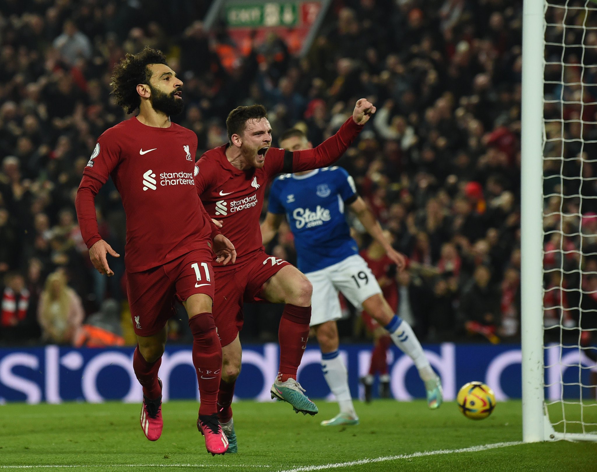 ليفربول يهزم إيفرتون بثنائية في الدوري الإنجليزي