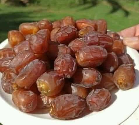 خبيرة تغذية تكشف فوائد وأضرار التمر