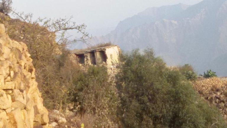 الشقب.. القرية التي حولها الحوثيون إلى ركام