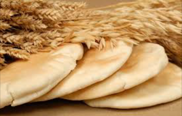 تناول الخبز الأبيض ليلا يسبب زيادة الوزن