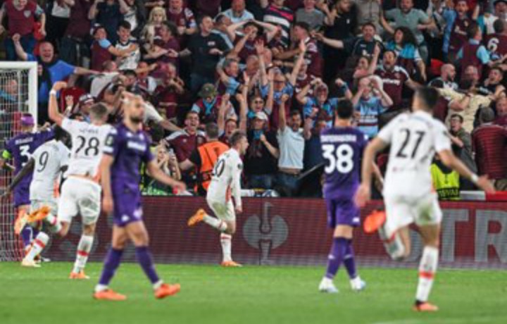 يونايتد الإنجليزي يتوج بلقب دوري المؤتمر الأوروبي 1 يونايتد الإنجليزي يتوج بلقب دوري المؤتمر الأوروبي