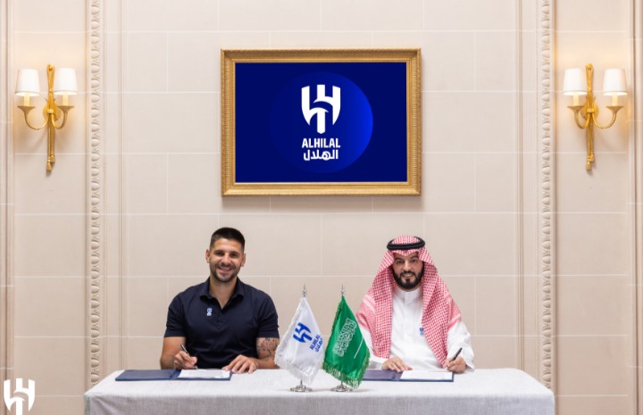 الهلال يتعاقد رسمياً مع الهداف التاريخي لمنتخب صربيا 1 الهلال يتعاقد رسمياً مع الهداف التاريخي لمنتخب صربيا