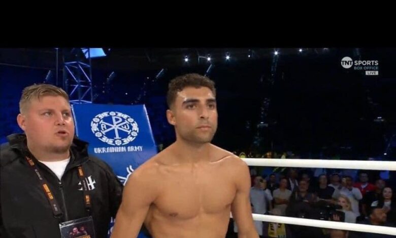 الملاكم اليمني آدم حميد يفوز على منافسه التشيكي بالضربة القاضية 1 الملاكم اليمني آدم حميد يفوز على منافسه التشيكي بالضربة القاضية