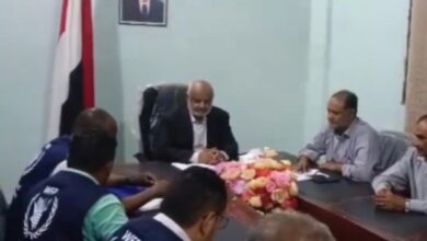 محافظ الحديدة يبحث مع برنامج الغذاء العالمي تدخلاته الإنسانية بالمحافظة