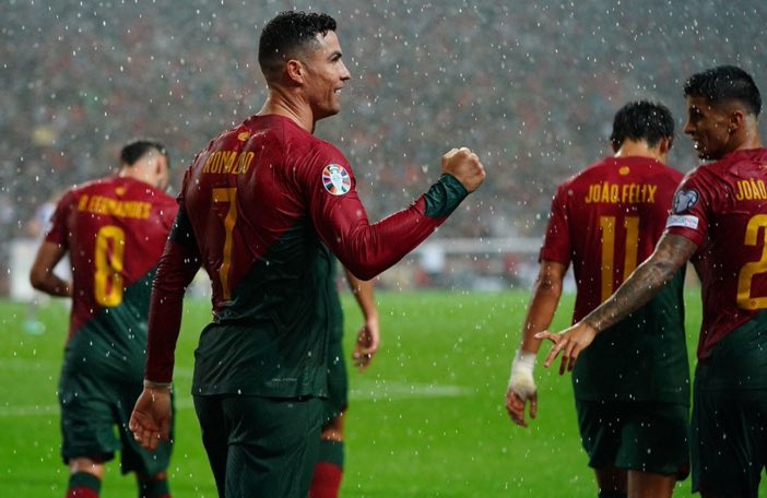 رونالدو يقود البرتغال إلى نهائيات “يورو 2024” 1 رونالدو يقود البرتغال إلى نهائيات “يورو 2024”