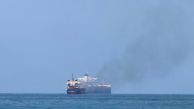 خبيران يشخصان دوافع الحوثيين بمواصلة هجماتهم البحرية