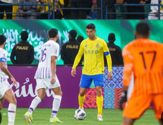 العين الإماراتي يتأهل لنصف نهائي دوري أبطال آسيا بعد فوزه على النصر السعودي 1 العين الإماراتي يتأهل لنصف نهائي دوري أبطال آسيا بعد فوزه على النصر السعودي