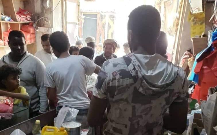 الحديدة.. حملة تفتيش على المحلات التجارية في الخوخة