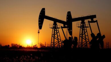 أسعار النفط تتراجع 1 بالمئة مع ارتفاع إنتاج الخام الأمريكي