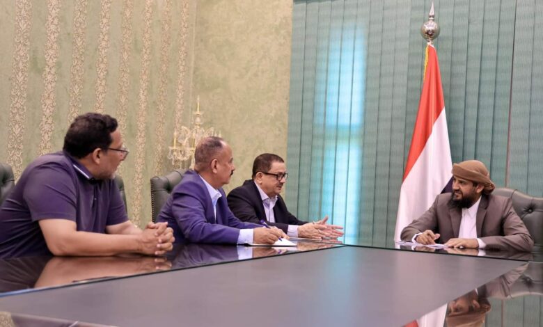 النائب المحرمي يؤكد اهمية دعم شركة الخطوط الجوية اليمنية