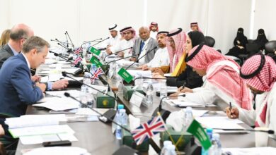 اجتماع سعودي بريطاني يبحث "دور الدبلوماسية الإنسانية في تقديم المساعدات لليمن"