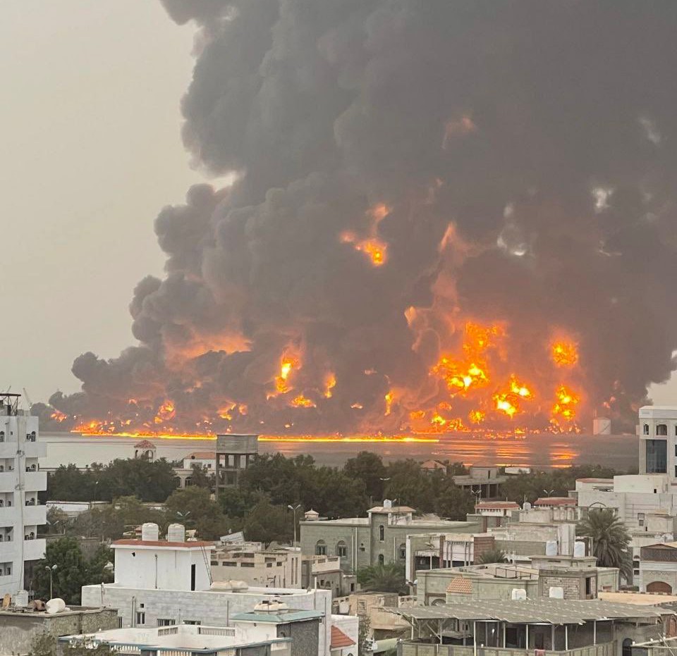 مصدر رسمي في الحديدة يكشف المواقع المستهدفة بالقصف الإسرائيلي