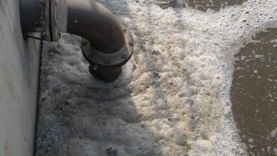خبير بيئي يحذر من تلوث نفطي خطير قبالة الحديدة