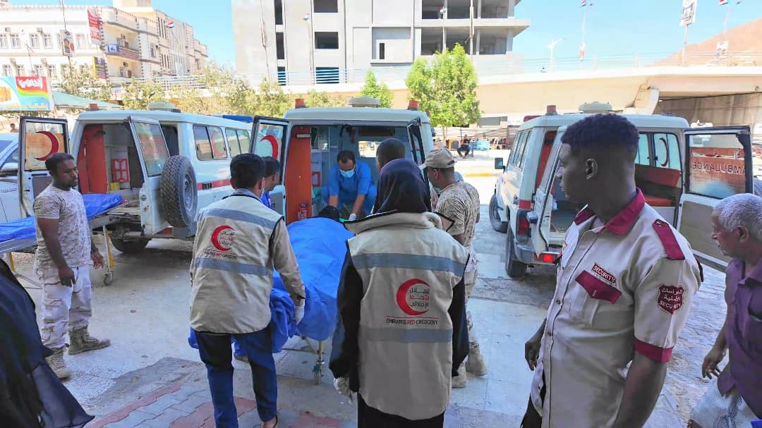 لفتة إنسانية.. الهلال الإماراتي ينقل أفراد أسرة أصيبوا بحريق من المكلا للعلاج في أبوظبي