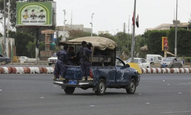 مصادر: أجهزة أمنية حوثية ترفض الإفراج عن مختطفي 26 سبتمبر