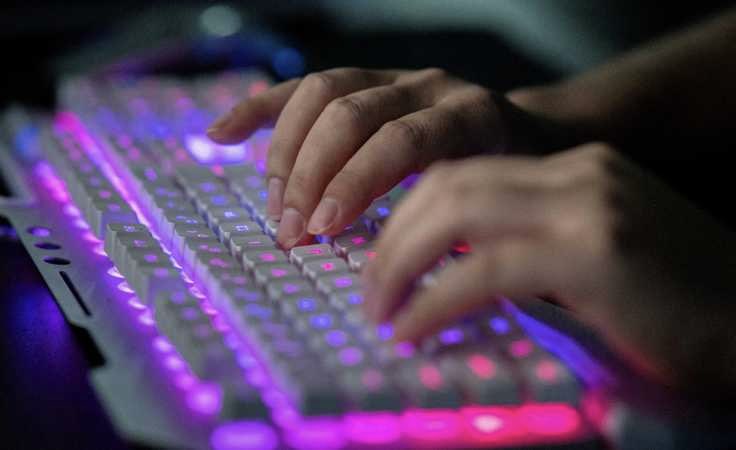 مايكروسوفت تتهم إيرانيين باستهداف مواقع الانتخابات الأمريكية
