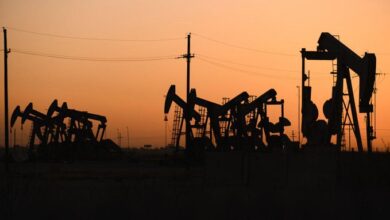 النفط يتراجع لأدنى مستوياته