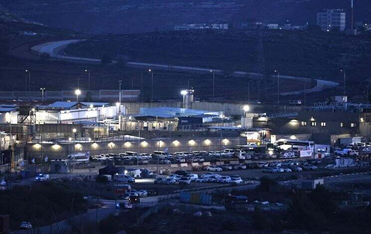 بدء عملية الإفراج عن الأسرى الفلسطينيين من سجن عوفر