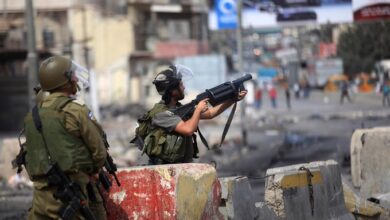 إصابة فلسطينيين بالرصاص خلال عمليات اقتحام الاحتلال منازل أسرى محررين بالضفة الغربية